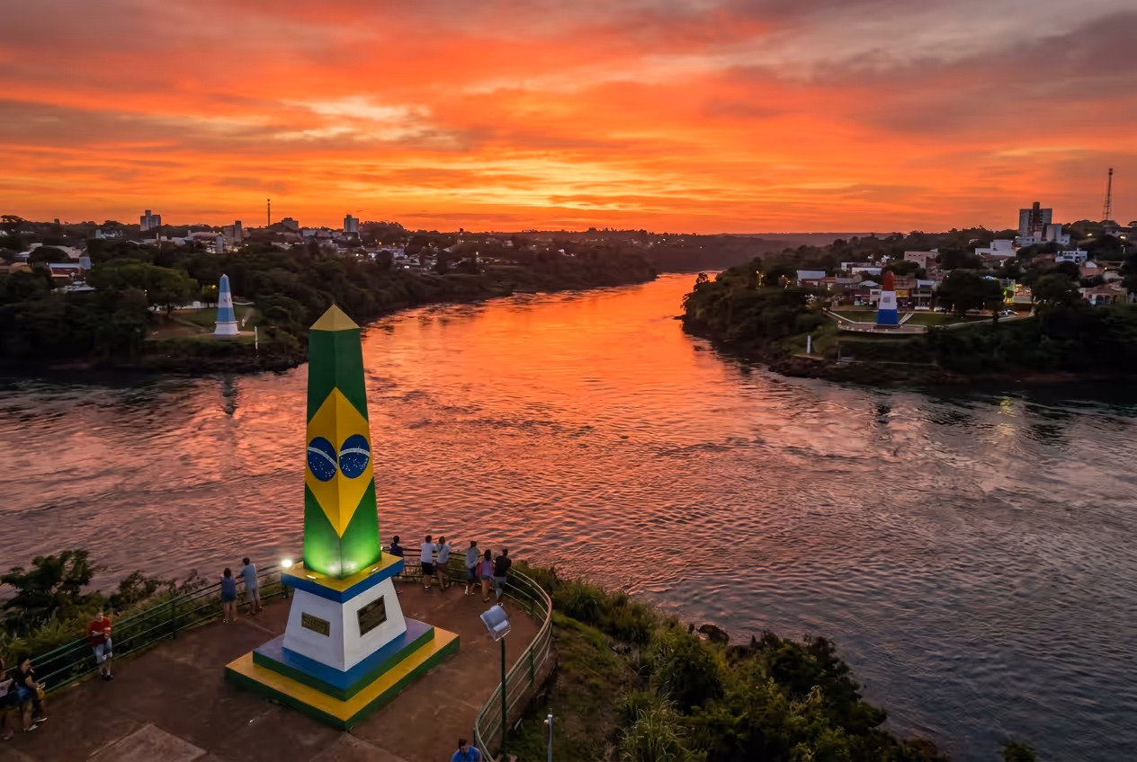 Marco das Três Fronteiras em foz do iguacu