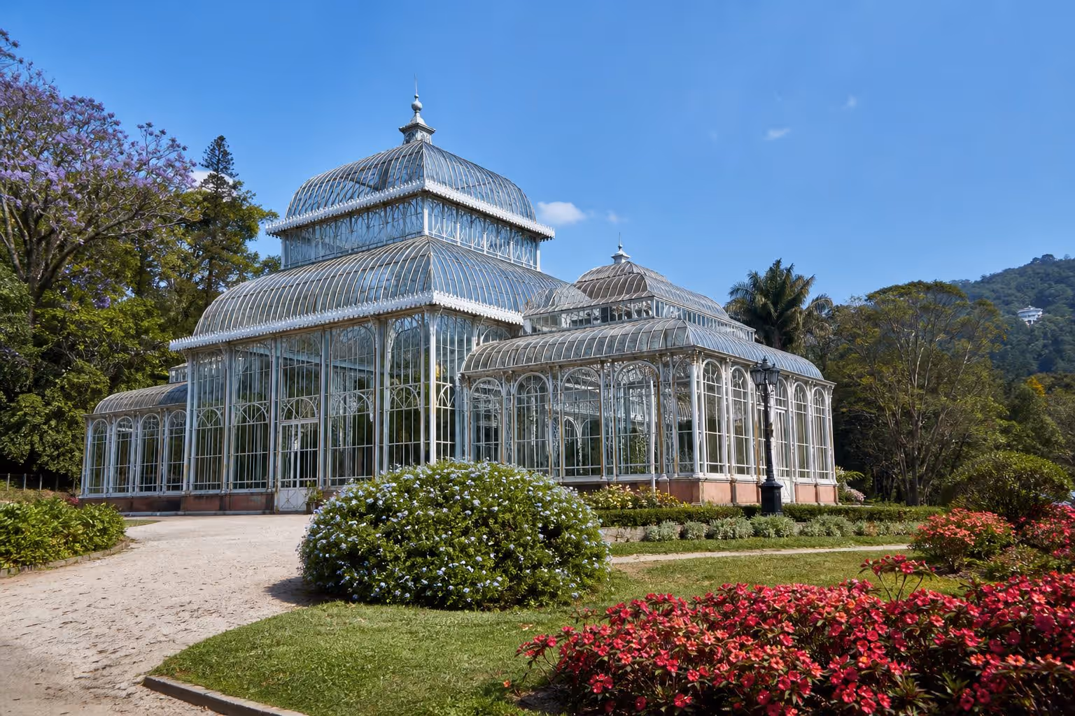 Interior do Palácio de Cristal de Petrópolis, estrutura de ferro e vidro do século 19
