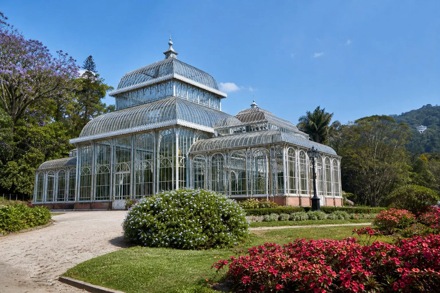 Interior do Palácio de Cristal de Petrópolis, estrutura de ferro e vidro do século 19