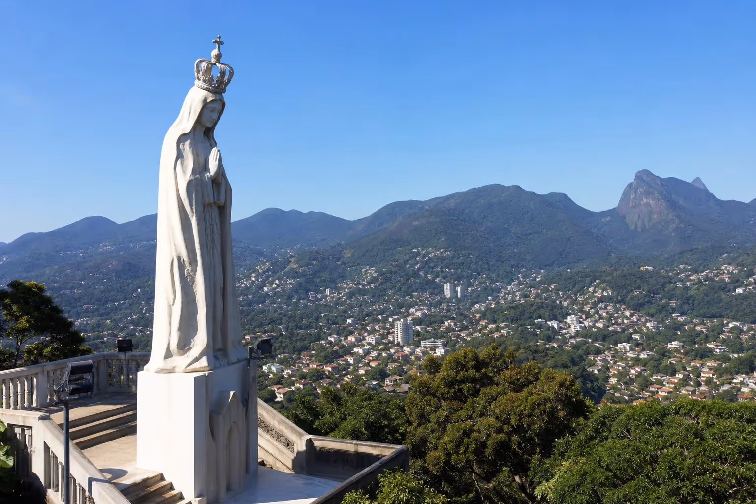 Vista do centro histórico de Petrópolis a partir do mirante do Trono de Fátima